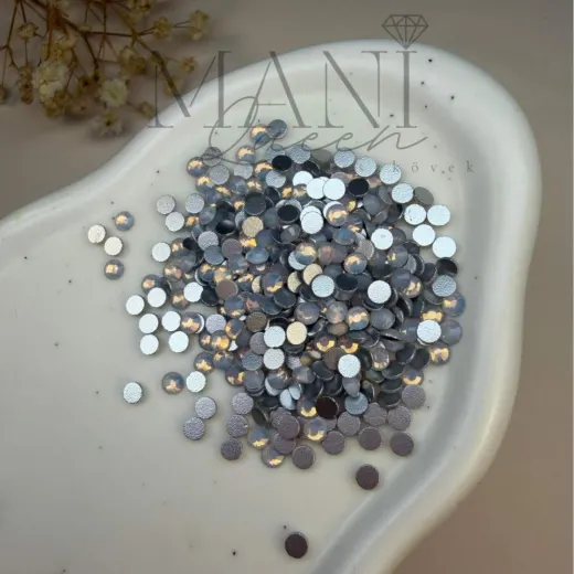 White opal SS12